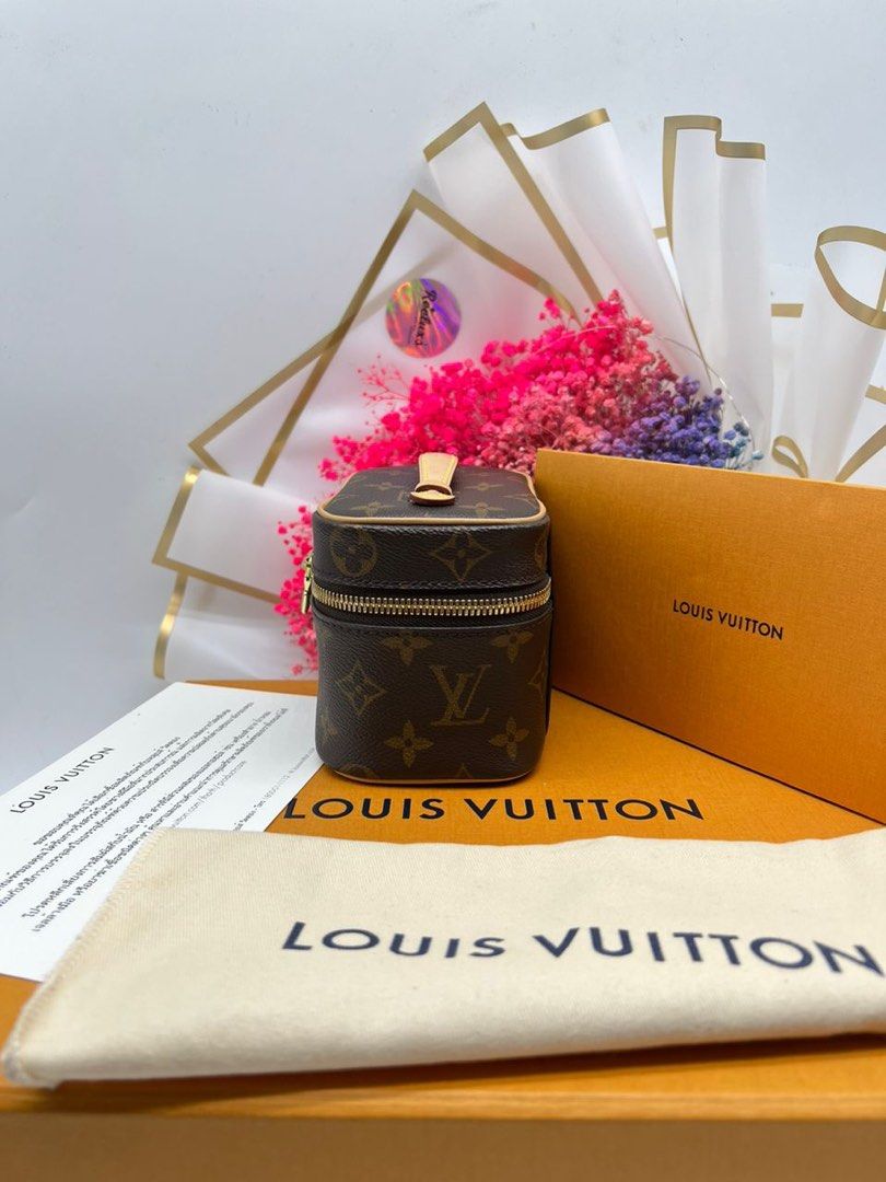 Louis Vuitton LV Clutch Toiletry Pouch 26, Luxury, Bags & Wallets on  Carousell