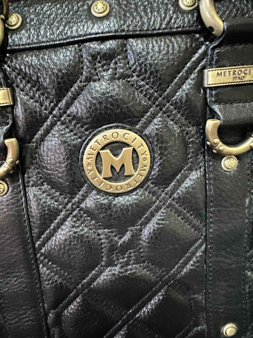 Metrocity made in Italy original super gondo, Luxury, Bags & Wallets on  Carousell