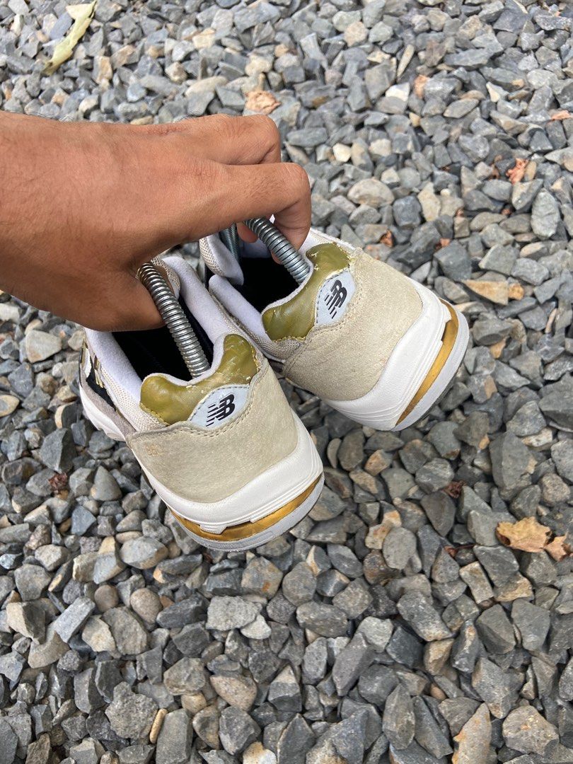 New balance 880 black and gold discount