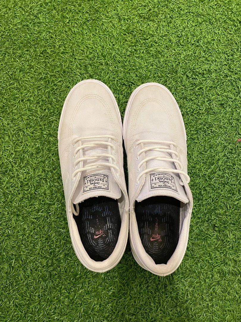 nike janoski triple white