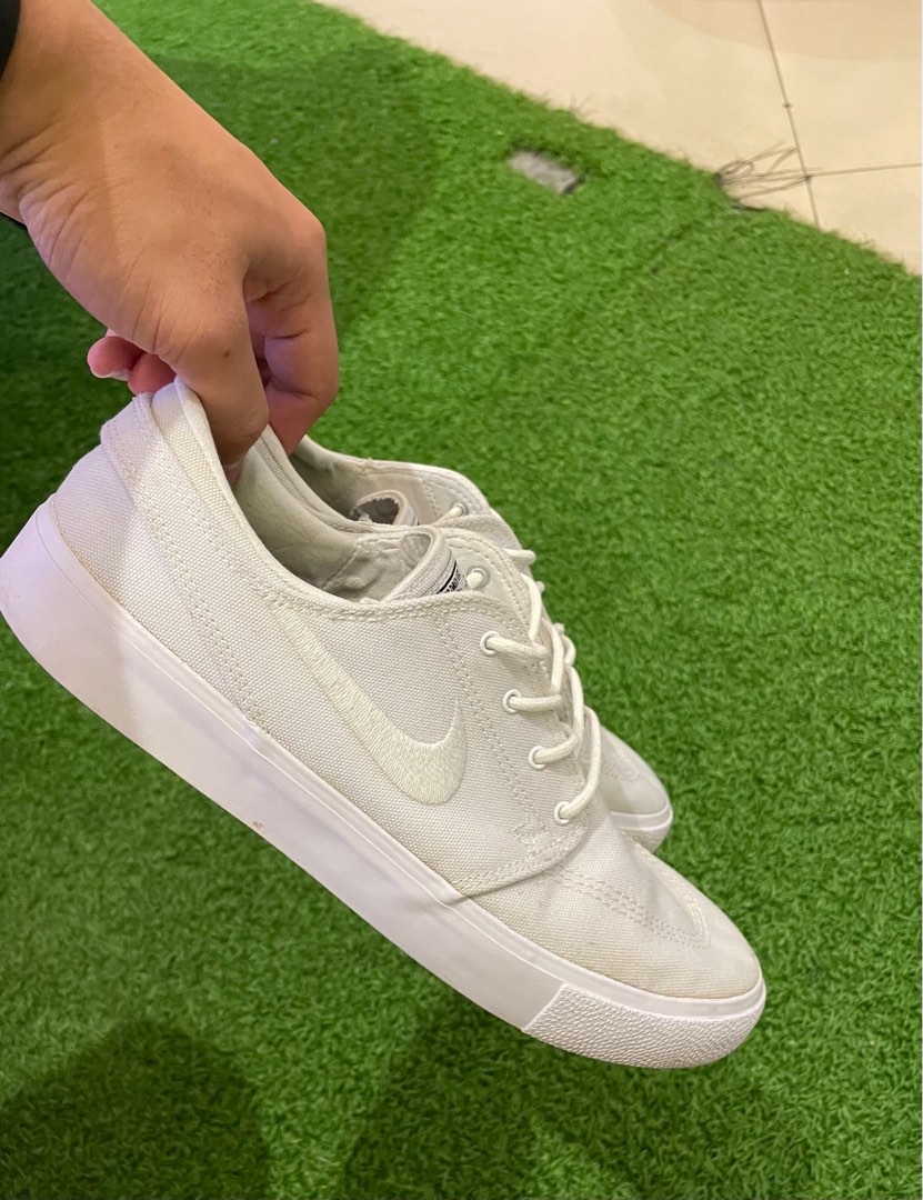 nike janoski triple white