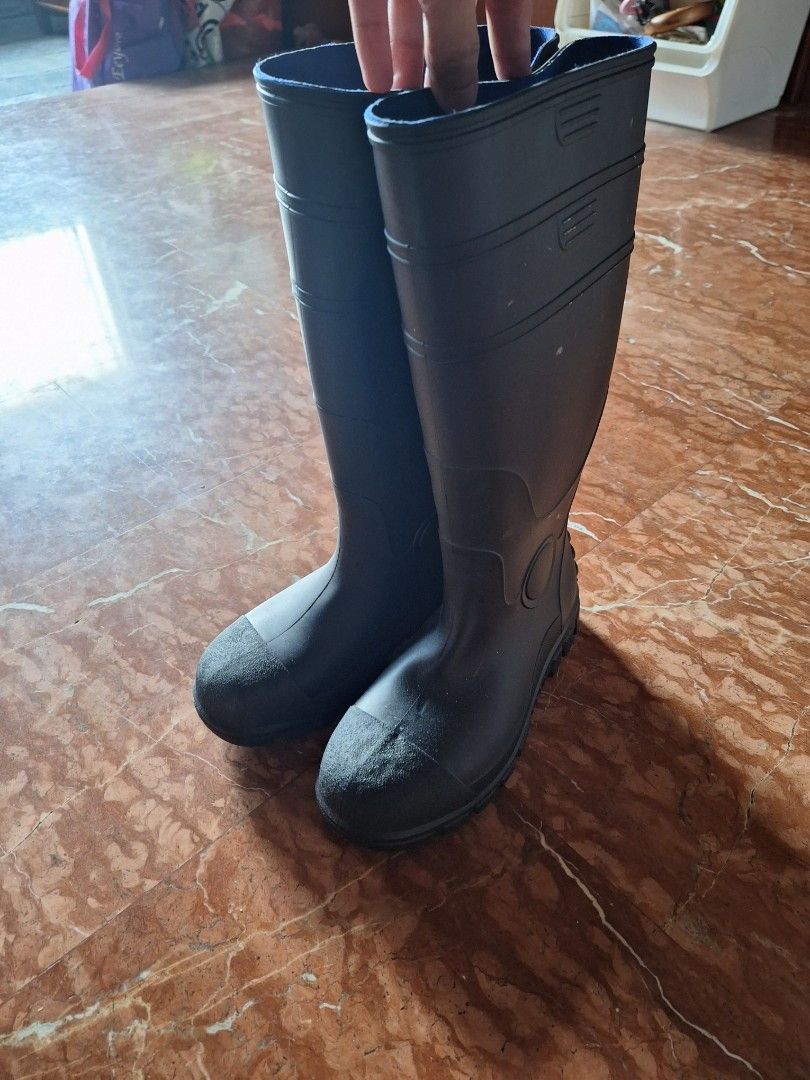 All black rain boots store