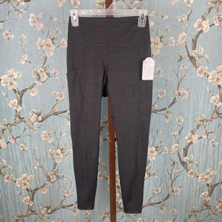 Yogalicious high waist capri, Women's Fashion, Activewear on Carousell