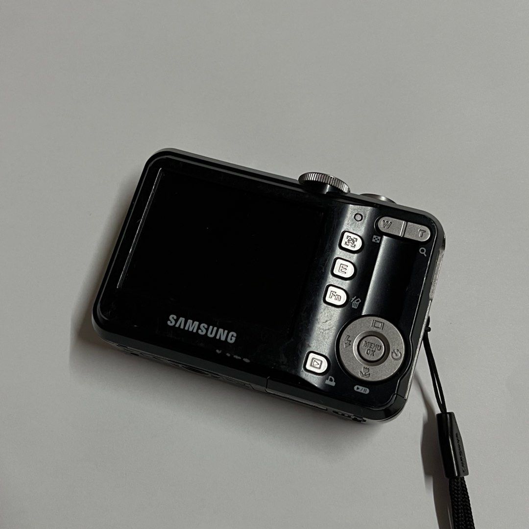 Samsung S760 Digital Camera Digicam Y2K (Category: Cameras) located in Manila. Submitted by doremicarteu (Listing ID 1246999115, Image 3). Description: ⤷ fully functional ⤷ vintage output (7/10 cosmetics) ⤷ uses two AA batteries ⤷ inclus : cam, sd card/memory stick, wrist strap dm for more info or follow @/doremicarteu on ig ◡̈ ⌗ wts lfb digicam digital camera ph y2k.