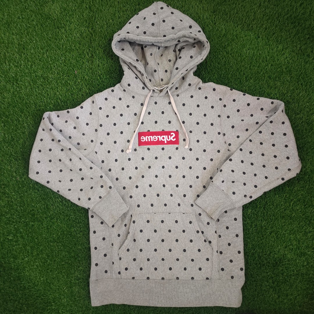 Supreme FW17 Box Logo hoodie, Men's Fashion, Coats, Jackets and Outerwear  on Carousell