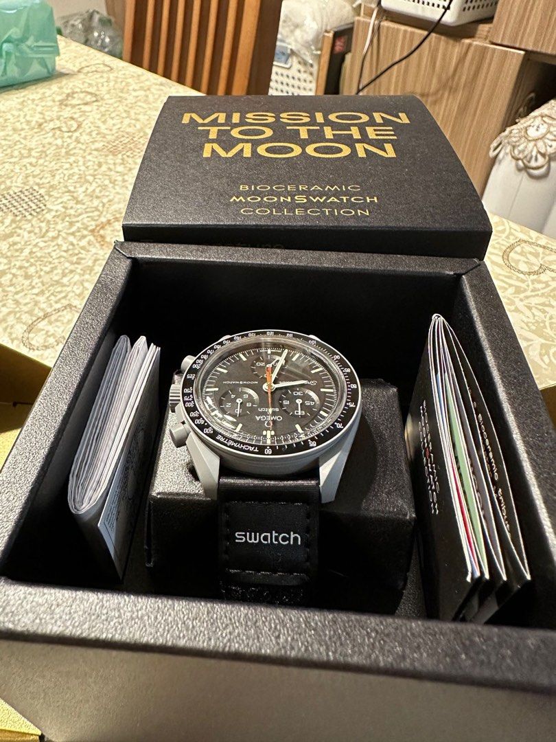 Swatch x omega Mission to the Moon 8月新款, 名牌, 手錶- Carousell