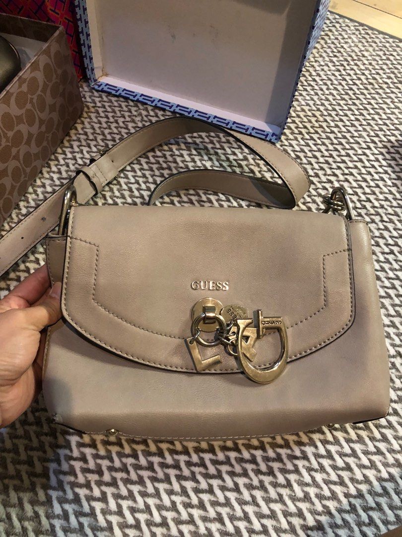 Guess gracelyn bucket bag best sale