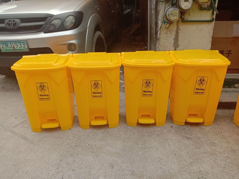 Trash bin medical waste, Furniture & Home Living, Cleaning & Homecare