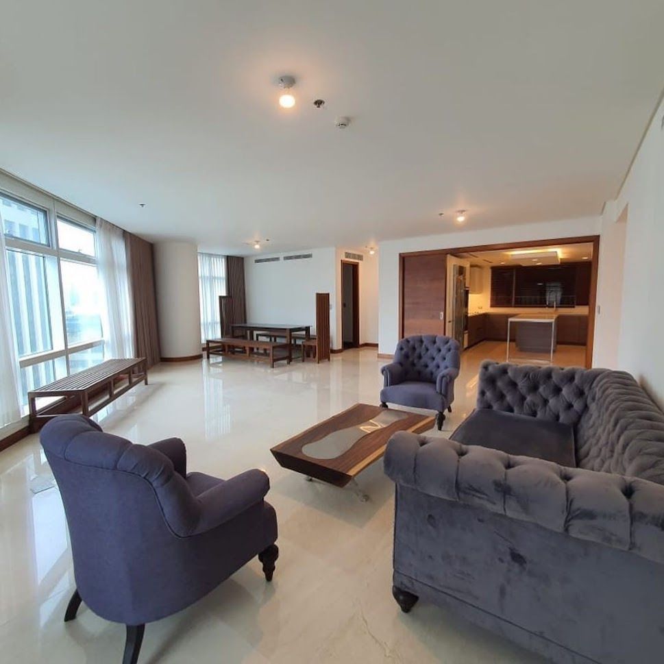 Two Roxas Triangle, Brgy. Urdaneta, Makati City Condo Unit For Sale ...