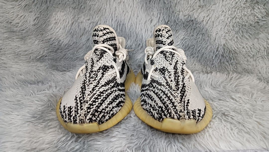 UKAY SHOES SIZE 8 MENS ❗ (Category: Sneakers) located in Paranaque City. Submitted by jacobfrost (Listing ID 1247084268, Image 2). Description: DM ME OR ADD ME ON FB : JACOB FROST.
