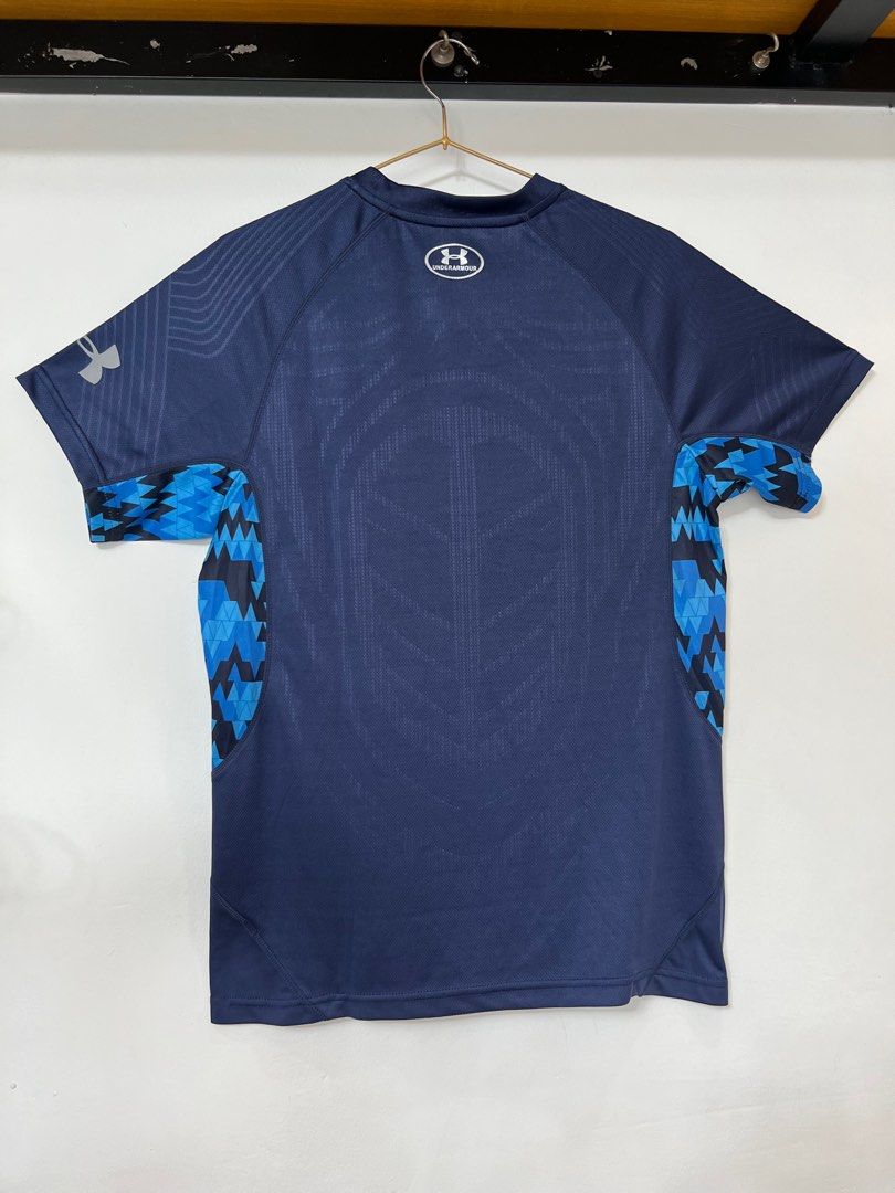 Under armor gym shirt Men s Fashion Activewear on Carousell