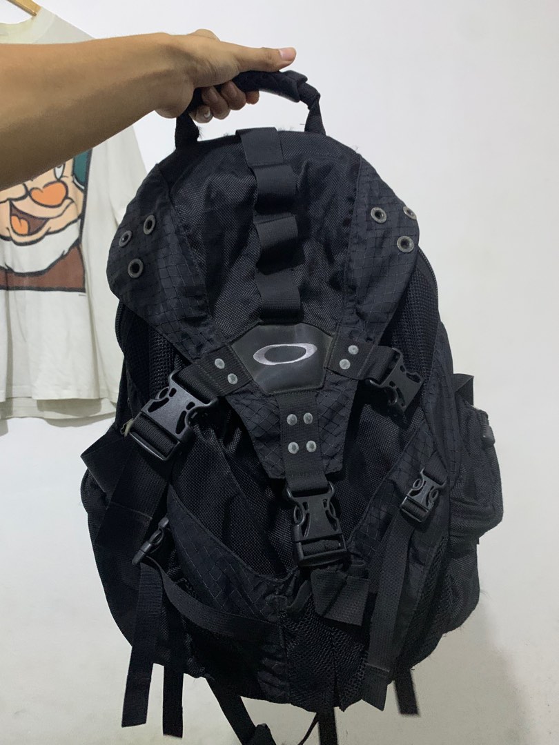 Vintage oakley backpack on Carousell