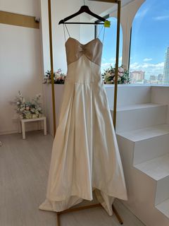 (Category: ) located in . Submitted by secondhandgowns (Listing ID 1247088250, Image 1). Description: .