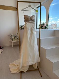 (Category: ) located in . Submitted by secondhandgowns (Listing ID 1247088076, Image 1). Description: .