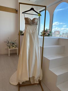 (Category: ) located in . Submitted by secondhandgowns (Listing ID 1247087858, Image 1). Description: .
