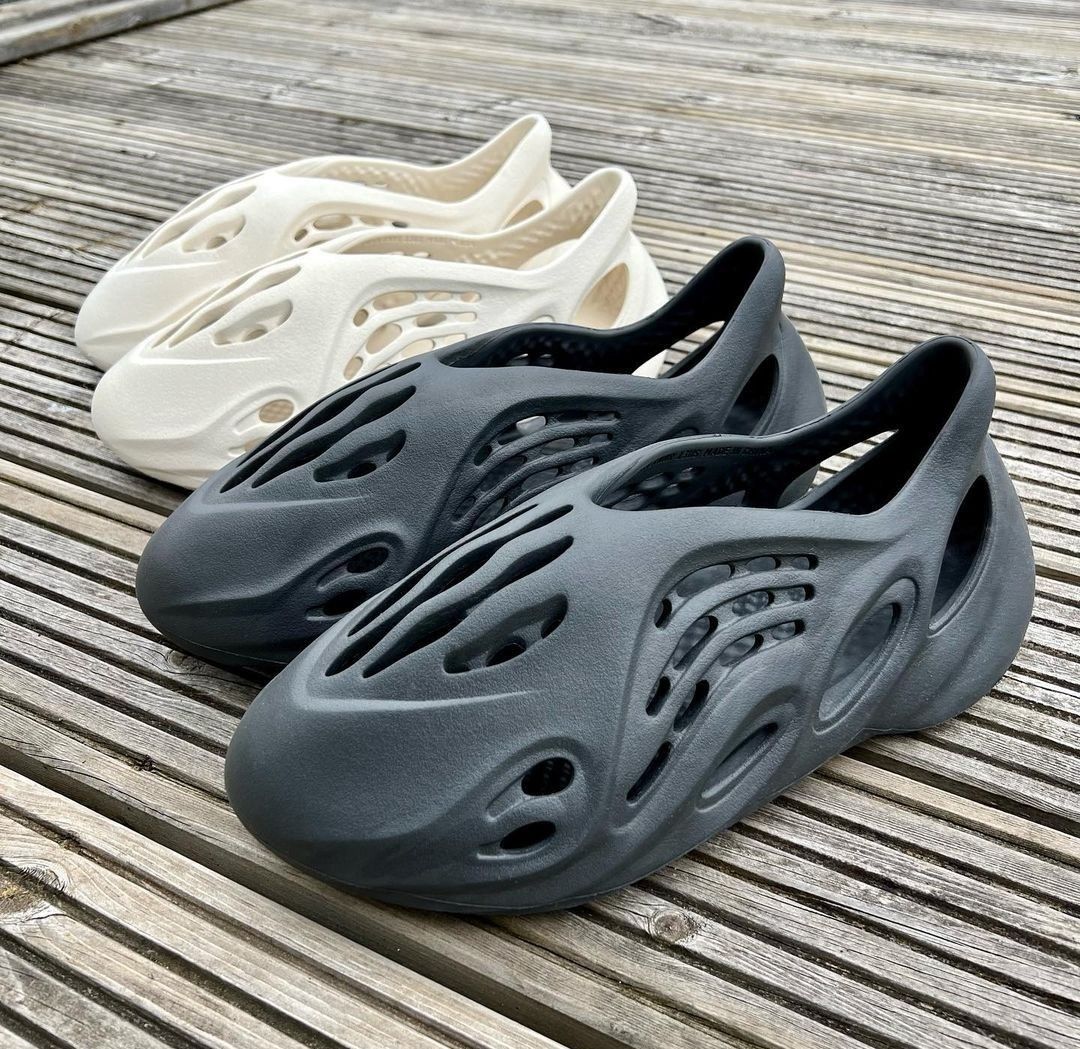 Yeezy Foam Runner Carbon, Men's Fashion, Footwear, Sneakers on Carousell