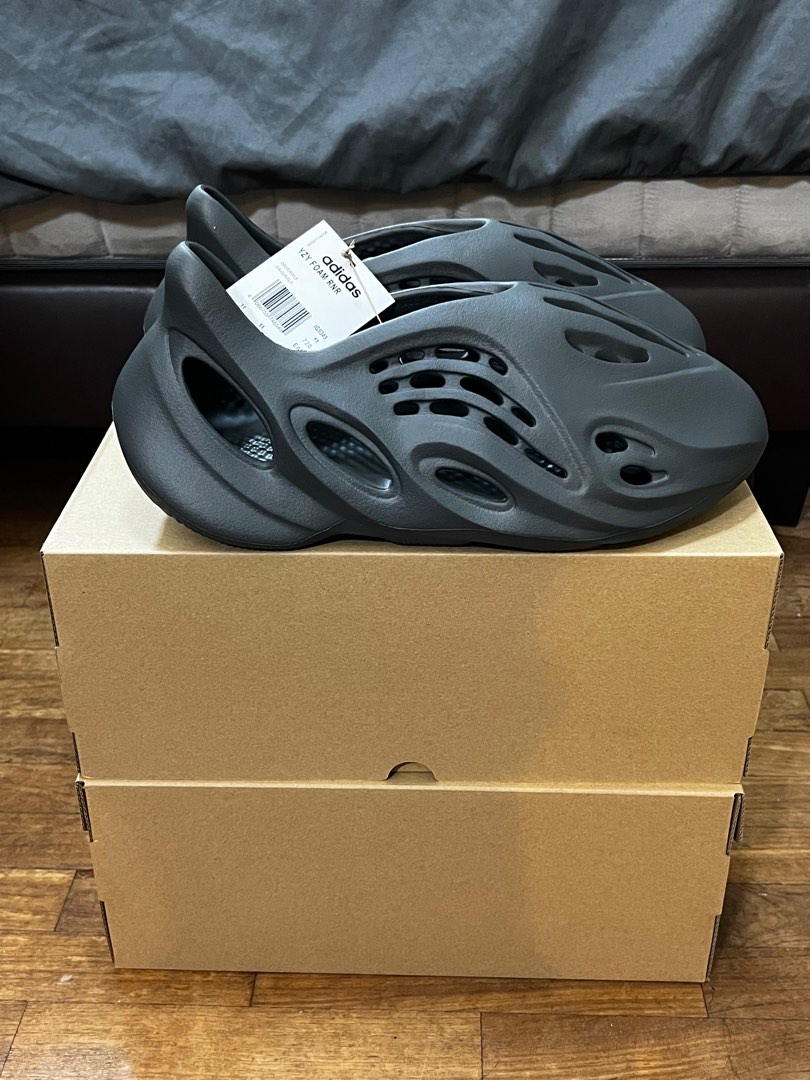 yeezy foam runner v2