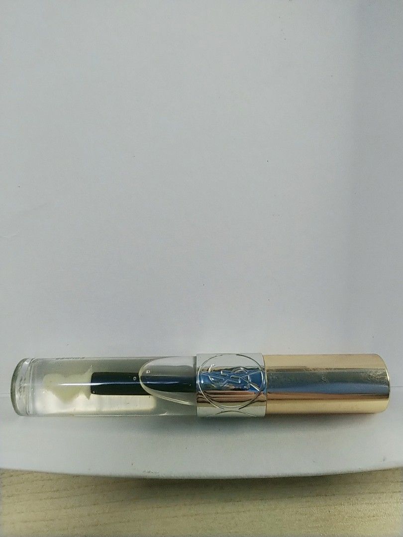 YSL Gloss Volupte Lip Gloss (Category: Makeup) located in San Isidro. Submitted by declutterwithsienna (Listing ID 1247110860, Image 2). Description: Swatched on the hand only❗.