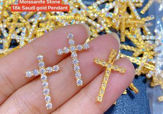 18K Saudi Gold Moissanite Cross Pendant