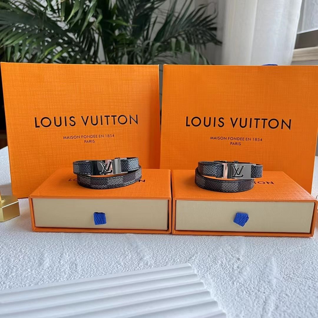 LOUIS VUITTON Sign It Bracelet M6616E