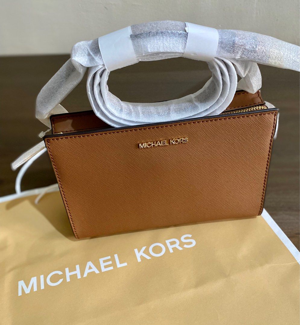 Michael Kors Ava XS Crossbody in Pale Gold, Women's Fashion, Bags &  Wallets, Cross-body Bags on Carousell