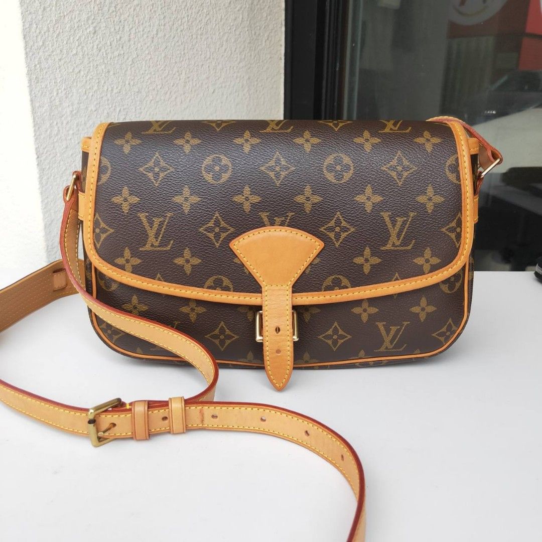 Vintage Louis Vuitton Handbag, Luxury, Bags & Wallets on Carousell