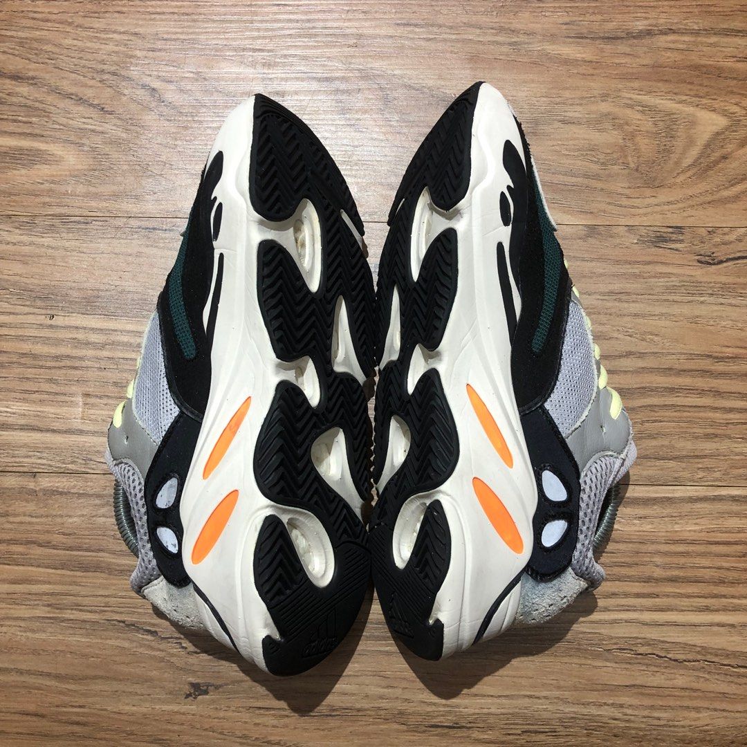 Adidas 700 2025 v2 90