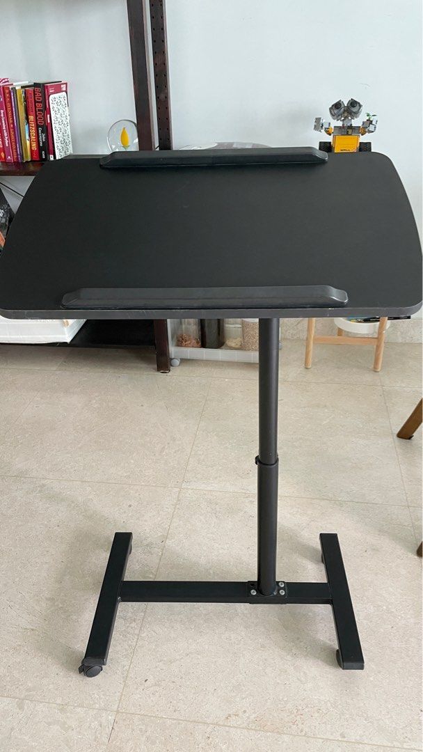 Adjustable table (Category: Tables & Sets) located in Singapore. Submitted by ashishntu2020 (Listing ID 1247227785, Image 1). Description: .