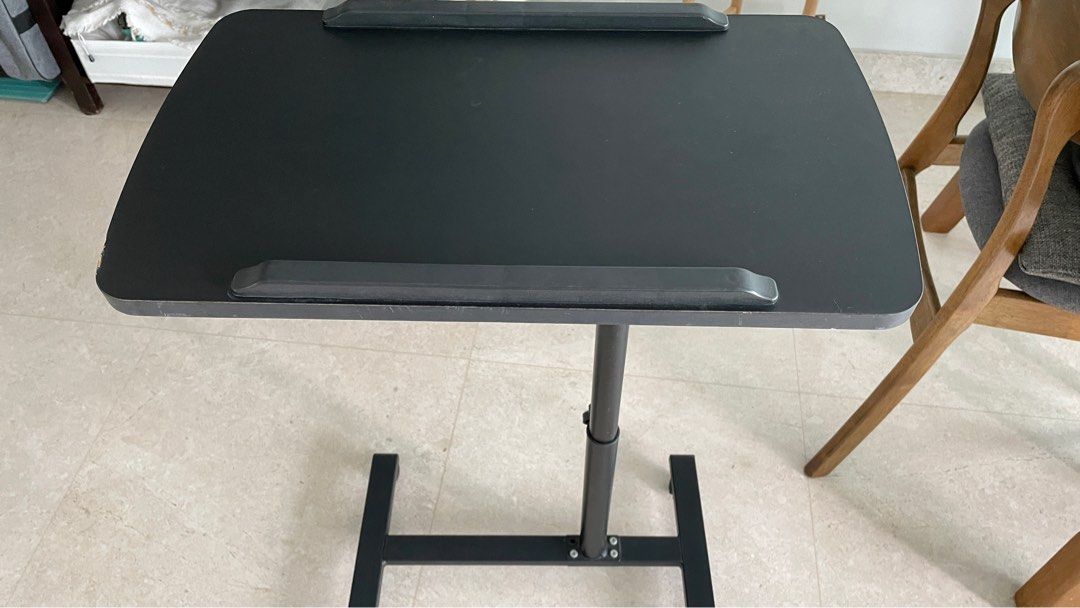 Adjustable table (Category: Tables & Sets) located in Singapore. Submitted by ashishntu2020 (Listing ID 1247227785, Image 3). Description: .
