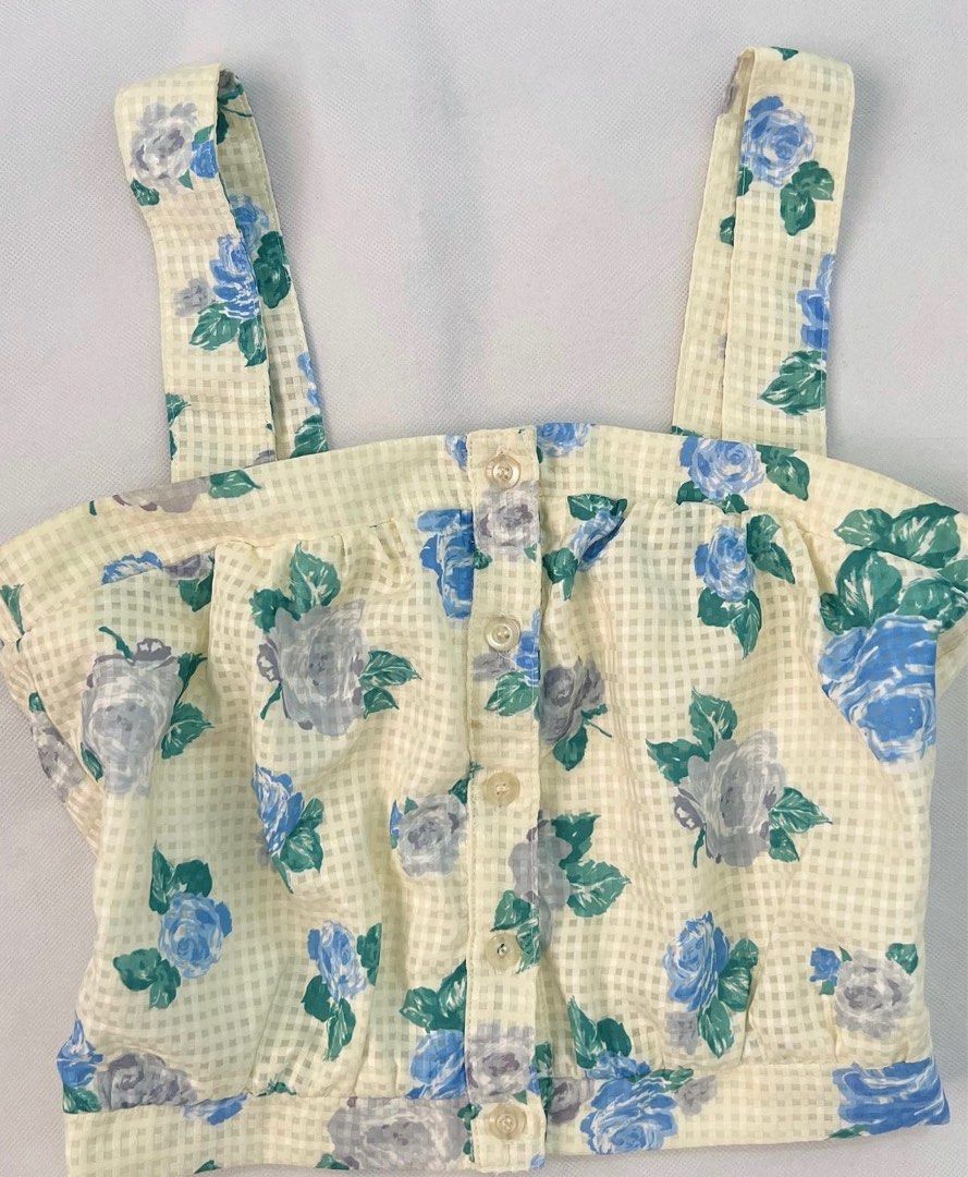 Aesthetic Blue Flower Print Top (Category: Sleeveless) located in Santa Rosa. Submitted by weartheit (Listing ID 1247295939, Image 2). Description: .