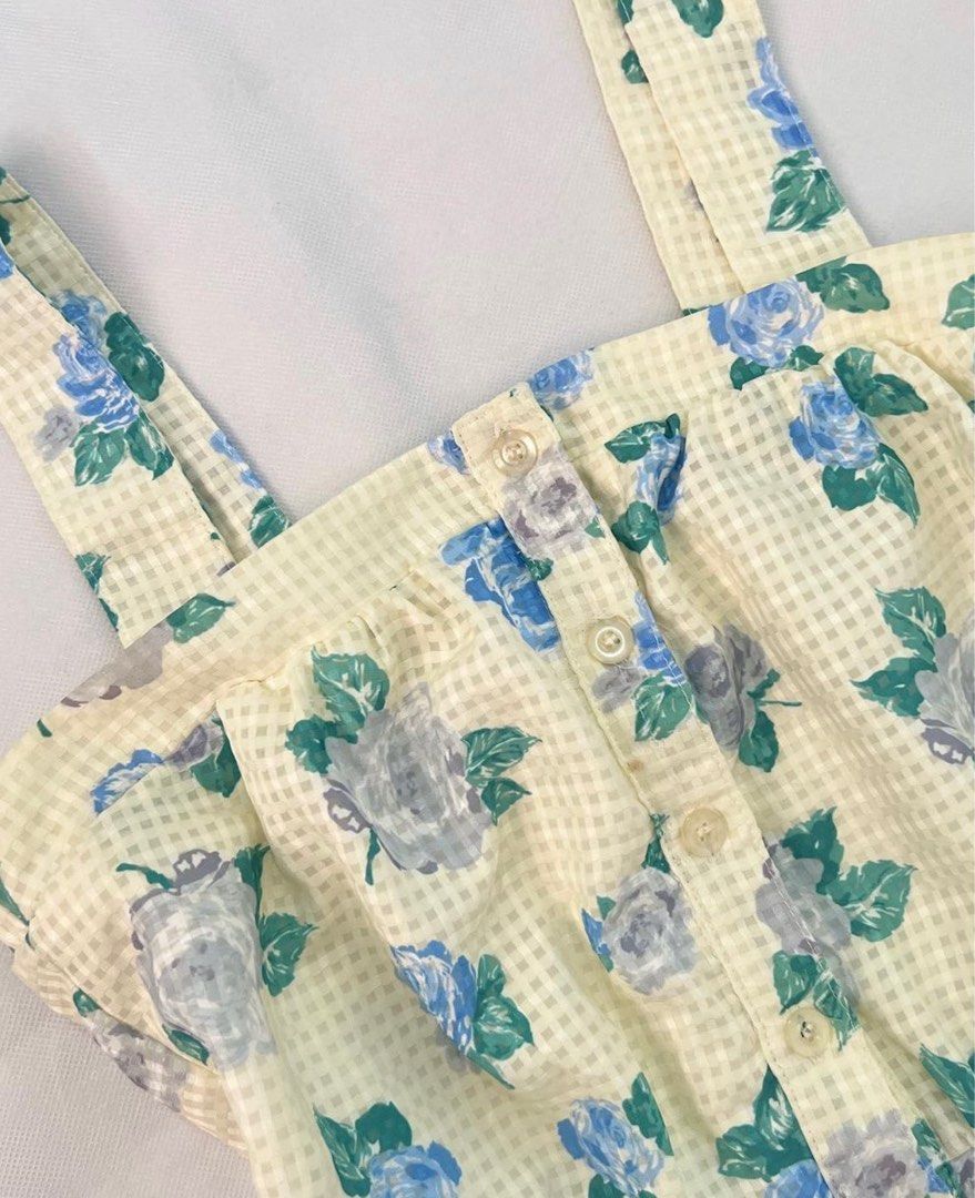 Aesthetic Blue Flower Print Top (Category: Sleeveless) located in Santa Rosa. Submitted by weartheit (Listing ID 1247295939, Image 3). Description: .