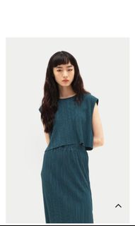 (Category: ) located in . Submitted by plshelpclearwardrobe (Listing ID 1247133942, Image 1). Description: .