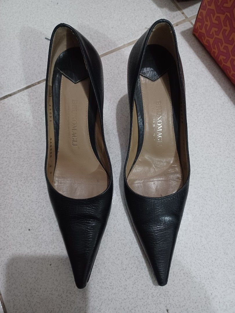 Authentic Bruno Magli (Category: Heels) located in Tanauan. Submitted by melcamus (Listing ID 1247277144, Image 1). Description: Preloved Authentic Bruno Magli Size 6.