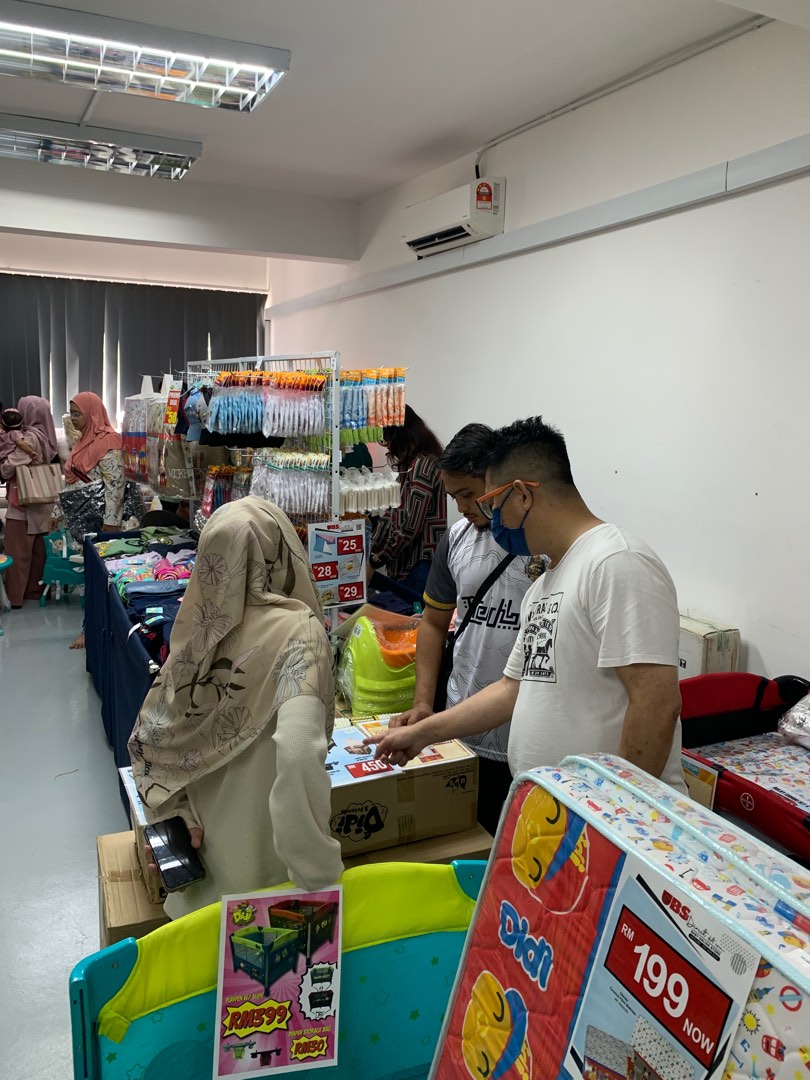 Warehouse shop baby toys