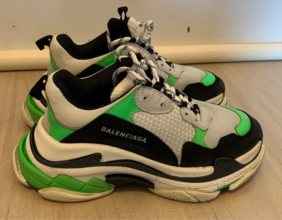 Balenciaga Triple S 40, 名牌, 鞋及波鞋- Carousell
