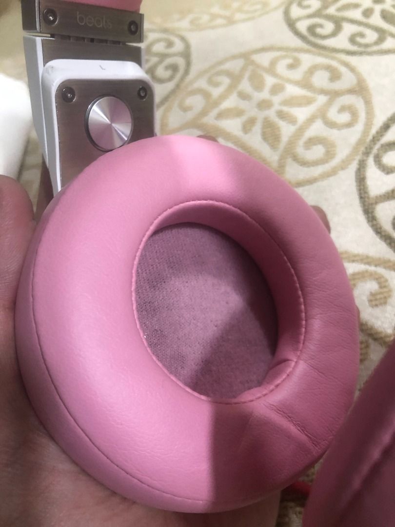 Beats Pro Over-Ear Wired Headphones - Nicki Pink (Category: Headphones & Headsets) located in Quezon City. Submitted by outoftheboxph (Listing ID 1247201991, Image 3). Description: Beats Pro over-ear headphones Condition: Slightly used Issue: Pouch is already peeling. =====Features===== Designed for Flat Frequency Response Passive Noise Isolation Adjustable, Padded Headband Flip-Up Ear Cups Lightweight and Durable Aluminum Frame Dual In/Out Ports