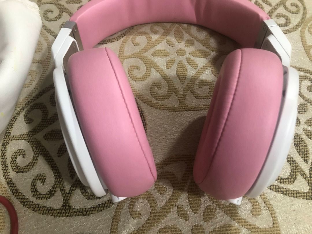 Beats Pro Over-Ear Wired Headphones - Nicki Pink (Category: Headphones & Headsets) located in Quezon City. Submitted by outoftheboxph (Listing ID 1247201991, Image 2). Description: Beats Pro over-ear headphones Condition: Slightly used Issue: Pouch is already peeling. =====Features===== Designed for Flat Frequency Response Passive Noise Isolation Adjustable, Padded Headband Flip-Up Ear Cups Lightweight and Durable Aluminum Frame Dual In/Out Ports