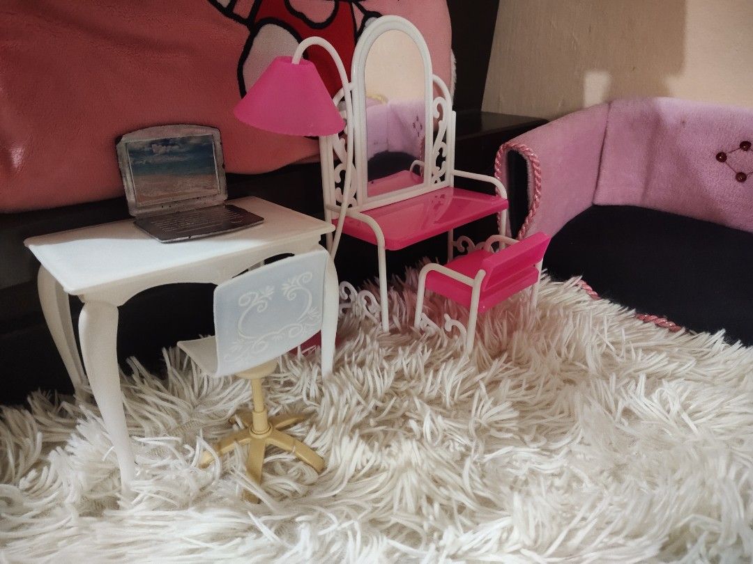 Bedroom for doll takara (Category: Kids Toys) located in San Fernando. Submitted by ladychinita07 (Listing ID 1247298457, Image 3). Description: take all bed room set diy sofa and bed.