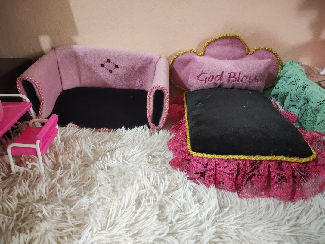 Bedroom for doll takara (Category: Kids Toys) located in San Fernando. Submitted by ladychinita07 (Listing ID 1247298457, Image 2). Description: take all bed room set diy sofa and bed.