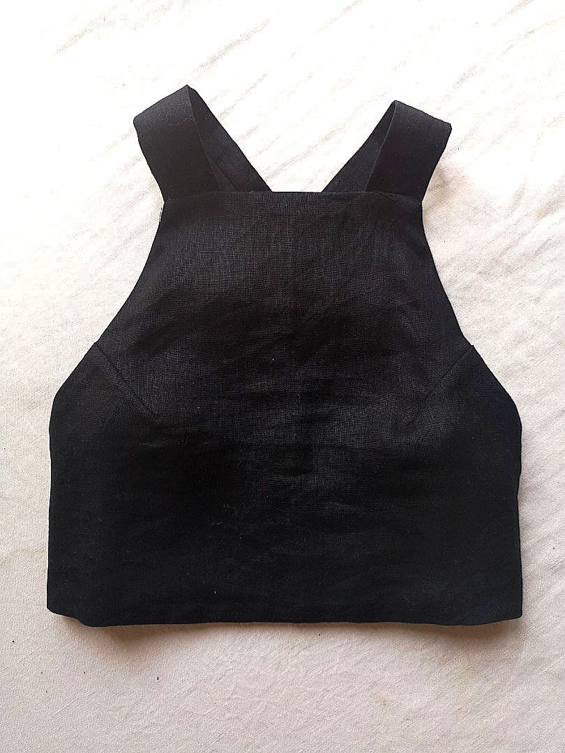 Araw the line apron top Black Pure Linen (Category: Others Tops) located in Cavite. Submitted by dosamigas (Listing ID 1234339607, Image 3). Description: Araw the line Apron Top Black Pure Linen Fits XS Brand New. Will come with Araw bag .