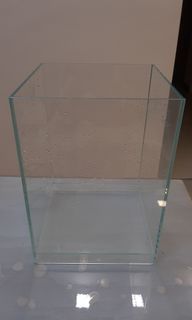 BRAND NEW: Fish Tank 25cm x 25cm x 35cm height.