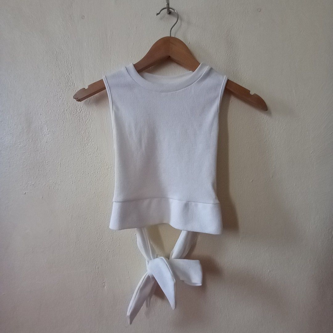 Cami Crop Top (Category: Sleeveless) located in Quezon City. Submitted by midnight.muse (Listing ID 1247271737, Image 3). Description: Cami Crop Top Sexy Open Tied Back Used: 2x only Color: White Knitted 8/10 Size: S-M.