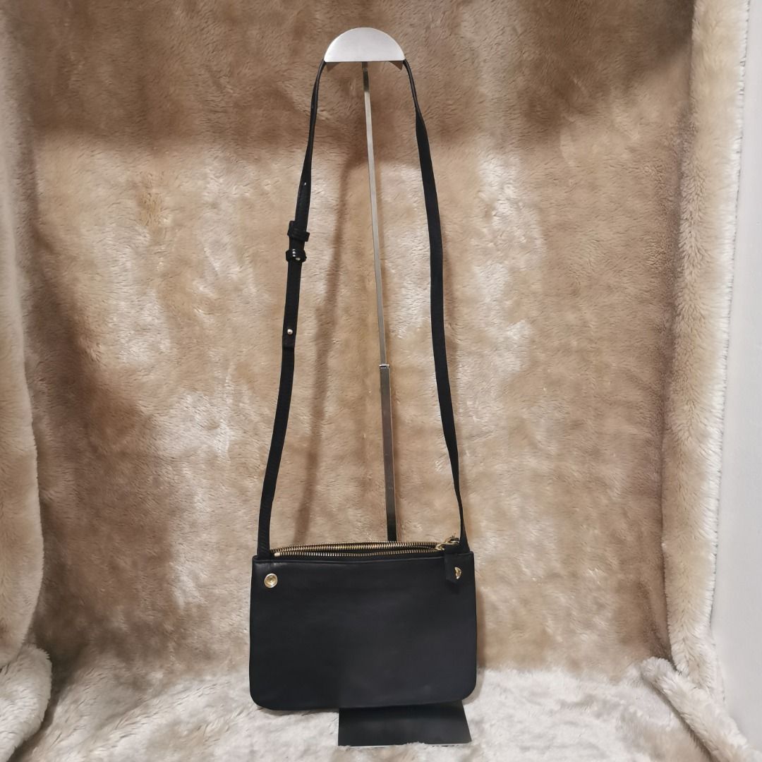 Pre-loved DISSONA Sling Bag, Women's Fashion, Bags & Wallets, Cross-body  Bags on Carousell