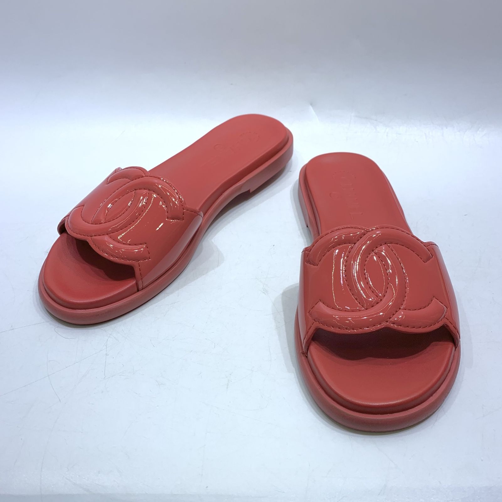 Red patent leather flip flops hot sale