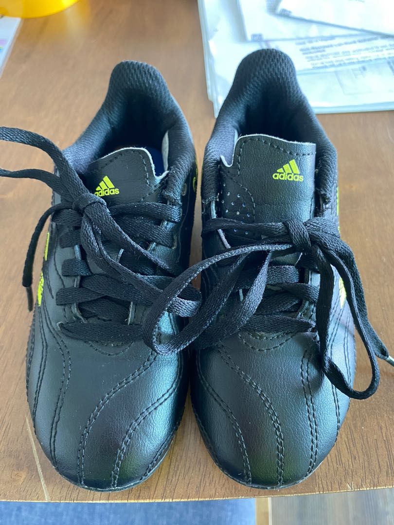 childrens football boots