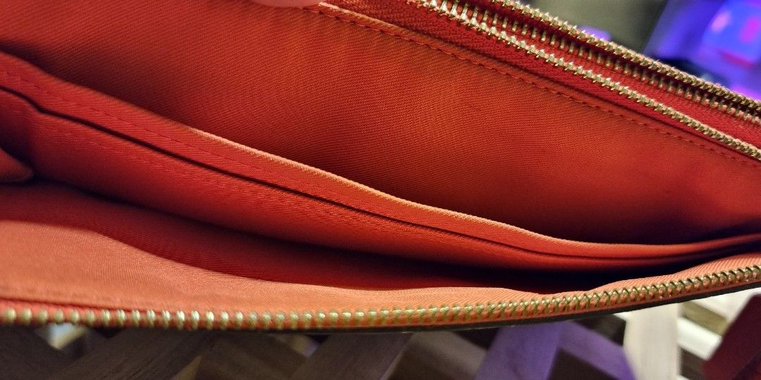 Coach wristlet F54057 (Category: Luxury Bags & Wallets) located in Makati City. Submitted by lilyignacio81 (Listing ID 1247307053, Image 3). Description: personal collection The Coach Wristlet F54057 – a compact and stylish accessory that combines practicality with the iconic Coach design. Allow me to paint a picture of convenience and fashion as we delve into the allure of this exquisite wristlet. The Coach Wristlet F54057 captures the essence o