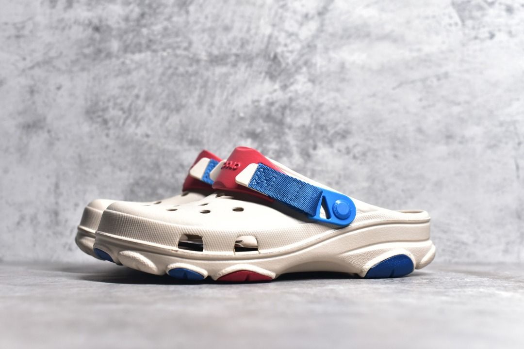 White and hotsell red crocs