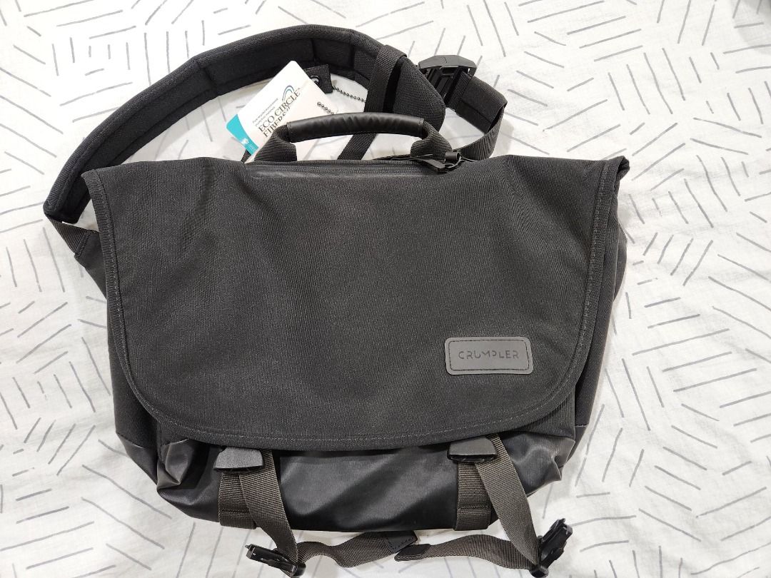 Crumpler the chronicler top