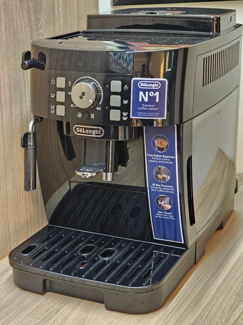 ECAM12.122.B Magnifica S Automatic coffee maker