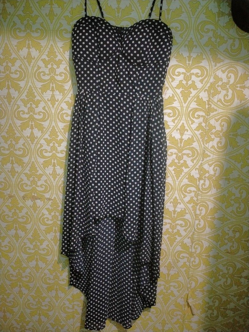 Dress with Padded (Category: Dresses) located in Pasay City. Submitted by maljake (Listing ID 1247275552, Image 1). Description: Good as new. Once ko lng nagamit. bought for 1k+. selling for half price nlng po, Stock lng sya for the long time. Maganda in person png awra ☺️ fits to Small-Medium frame.